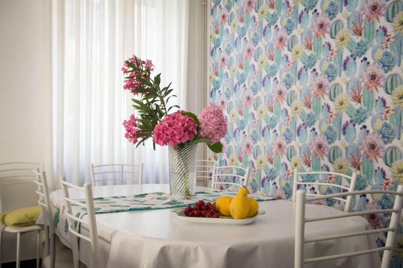 Апартаменты Flamingo & Cactus By The Sea Леванто Экстерьер фото